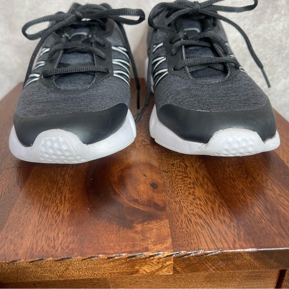 Fila Travalo Grey/Black Big Boys Sneakers Size 5 Like New Worn Once - Picture 6 of 15